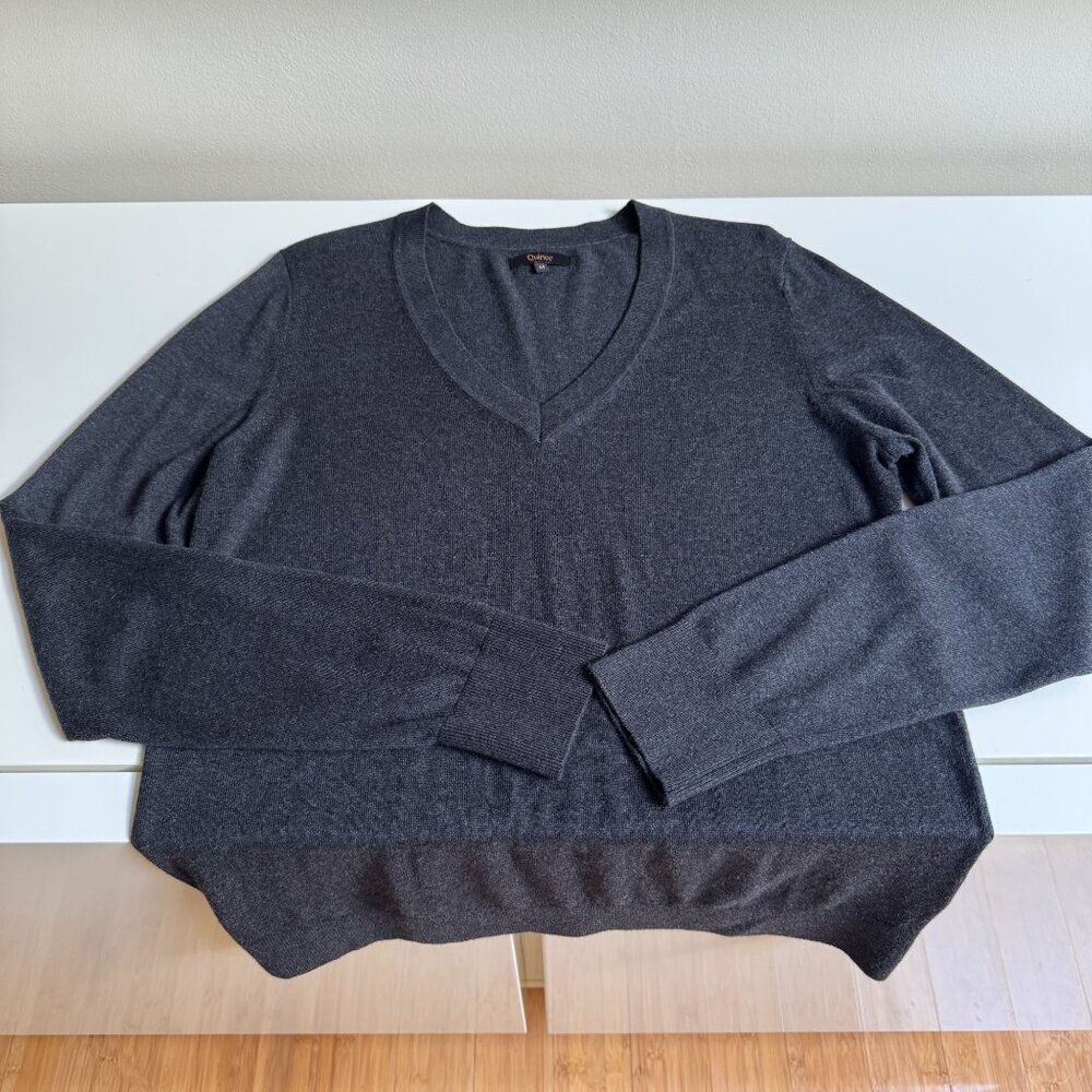 Quince Lightweight Cotton Cashmere V-Neck Sweater – Charcoal Gray - Picture 5 of 9